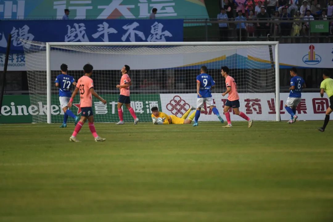 jiangsu-provincial-urban-football-league-thenow-powers-the-green-pitch-as-yangzhou-wuxi-super-clash-ignites-summer-night-passion7